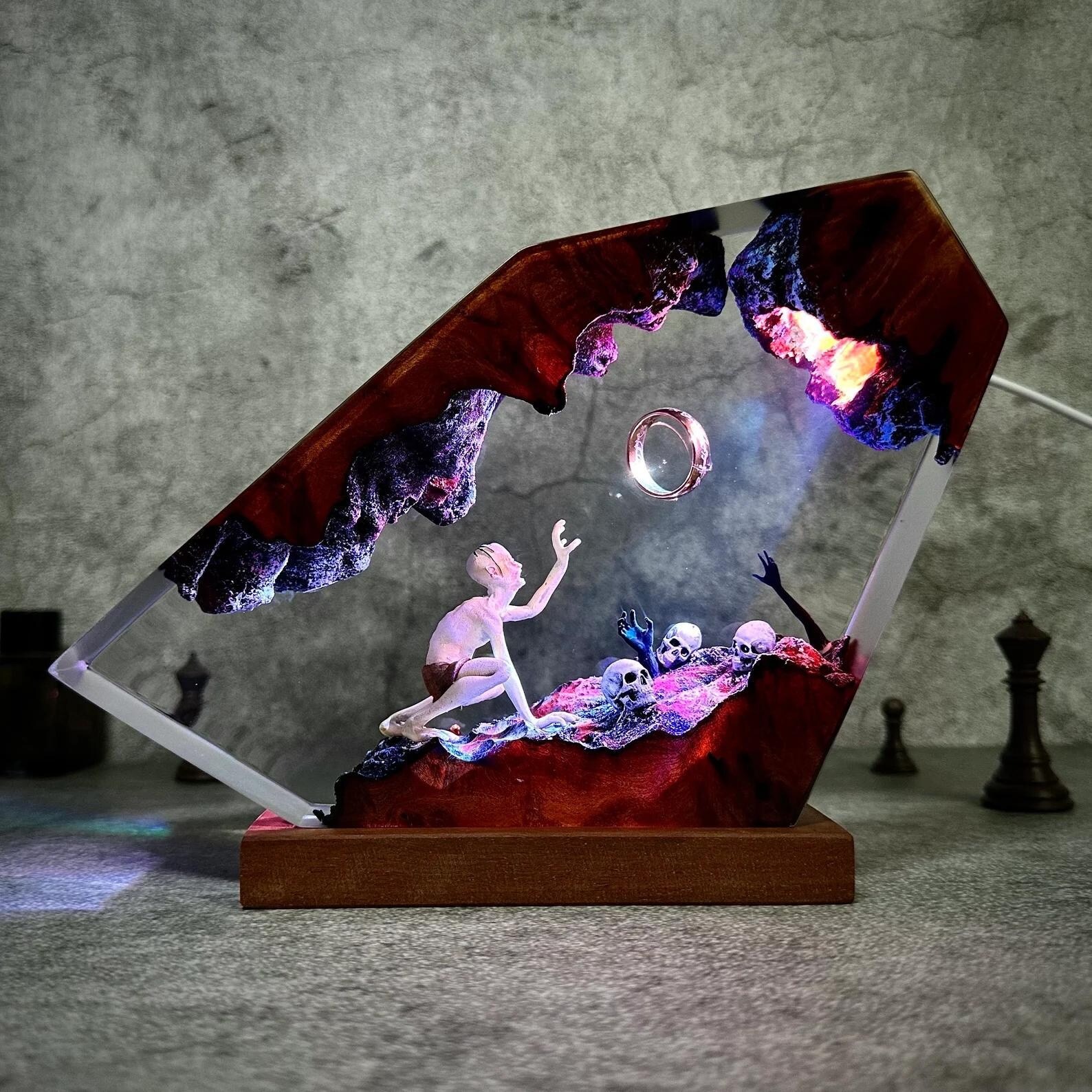 Shadow Ring Resin Lamp